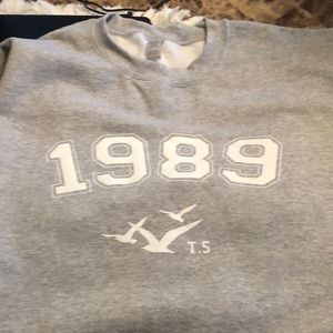 Taylor swift 1989 sweatshirt